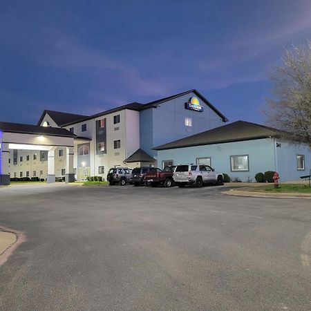 Days Inn By Wyndham Copperas Cove Exterior photo