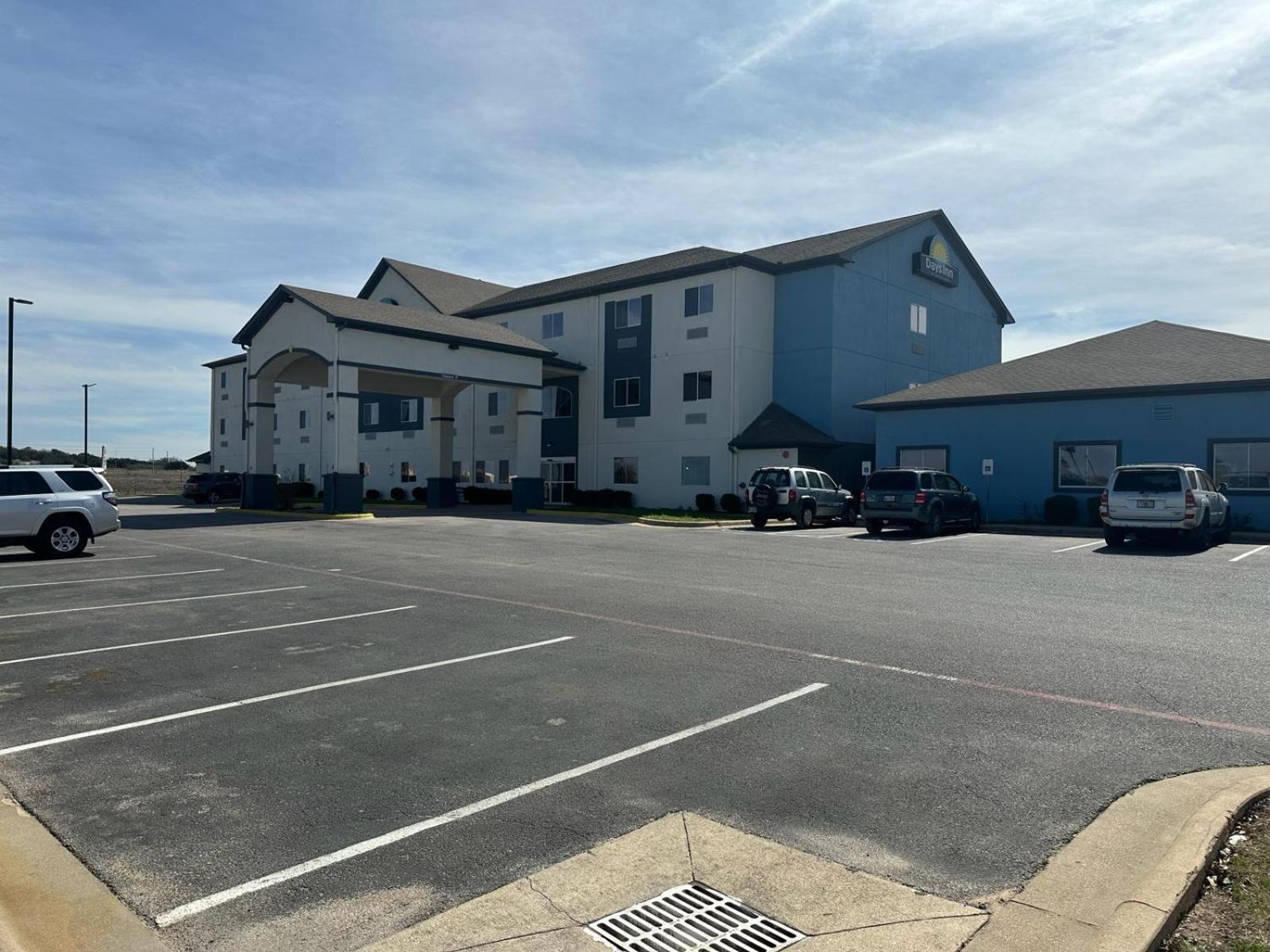 Days Inn By Wyndham Copperas Cove Exterior photo