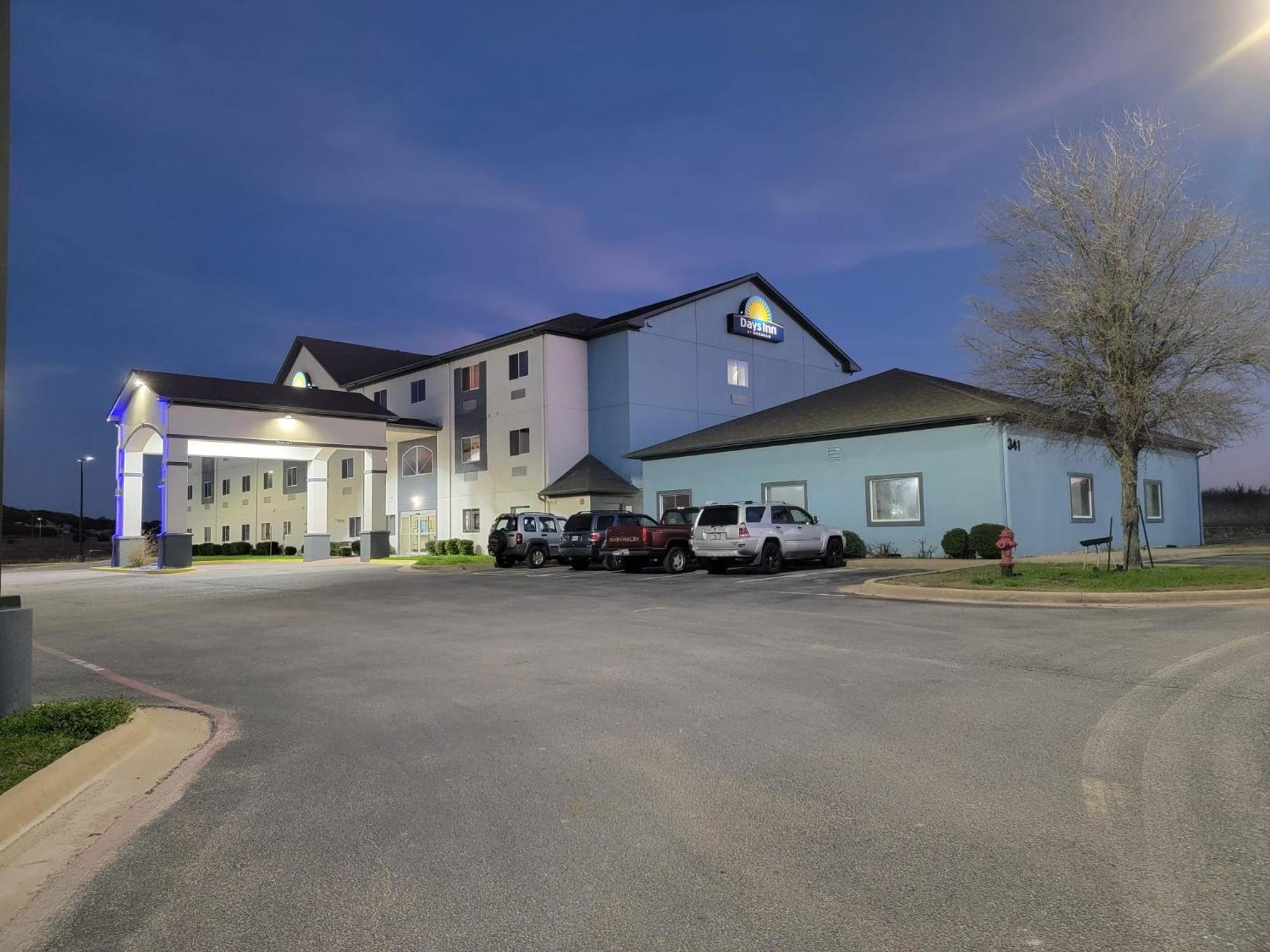 Days Inn By Wyndham Copperas Cove Exterior photo