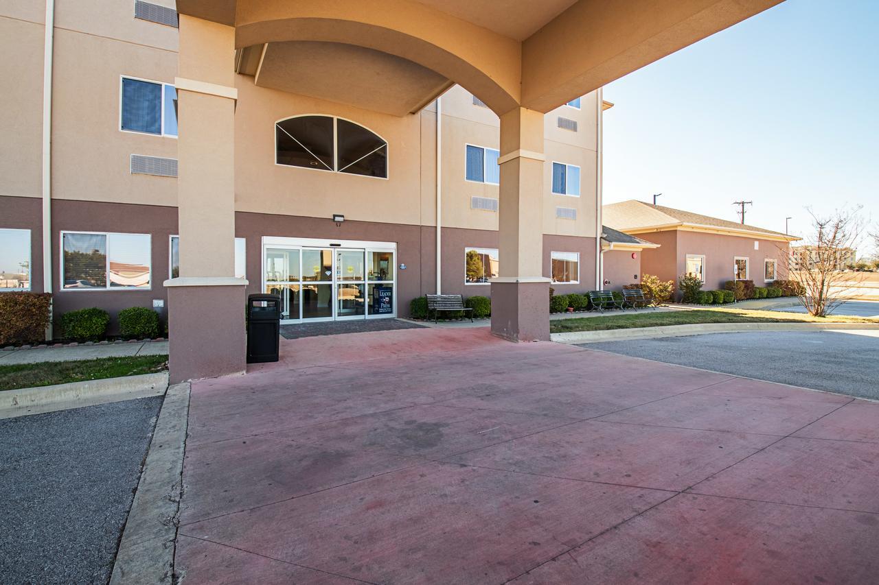 Days Inn By Wyndham Copperas Cove Exterior photo