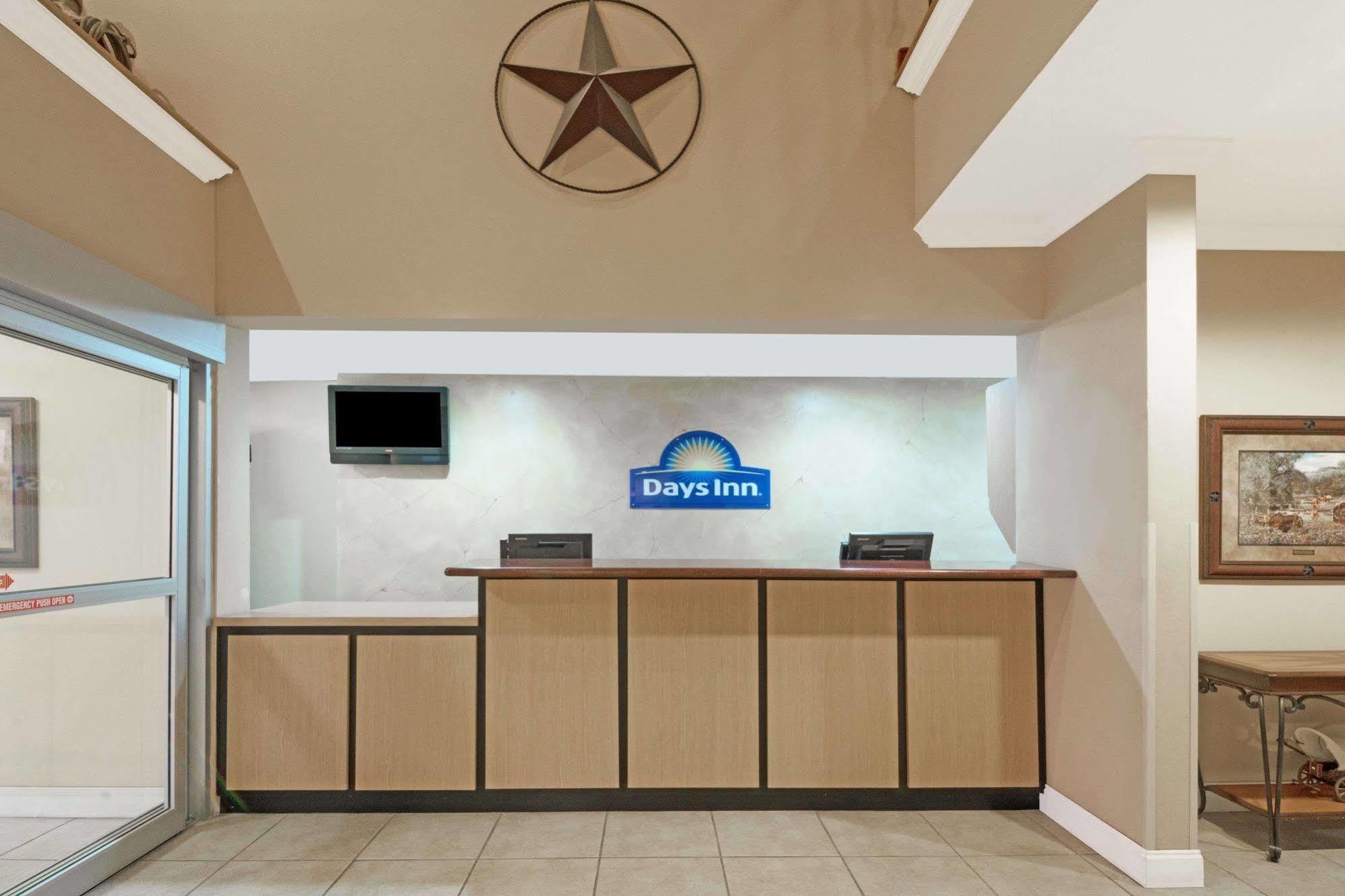 Days Inn By Wyndham Copperas Cove Exterior photo