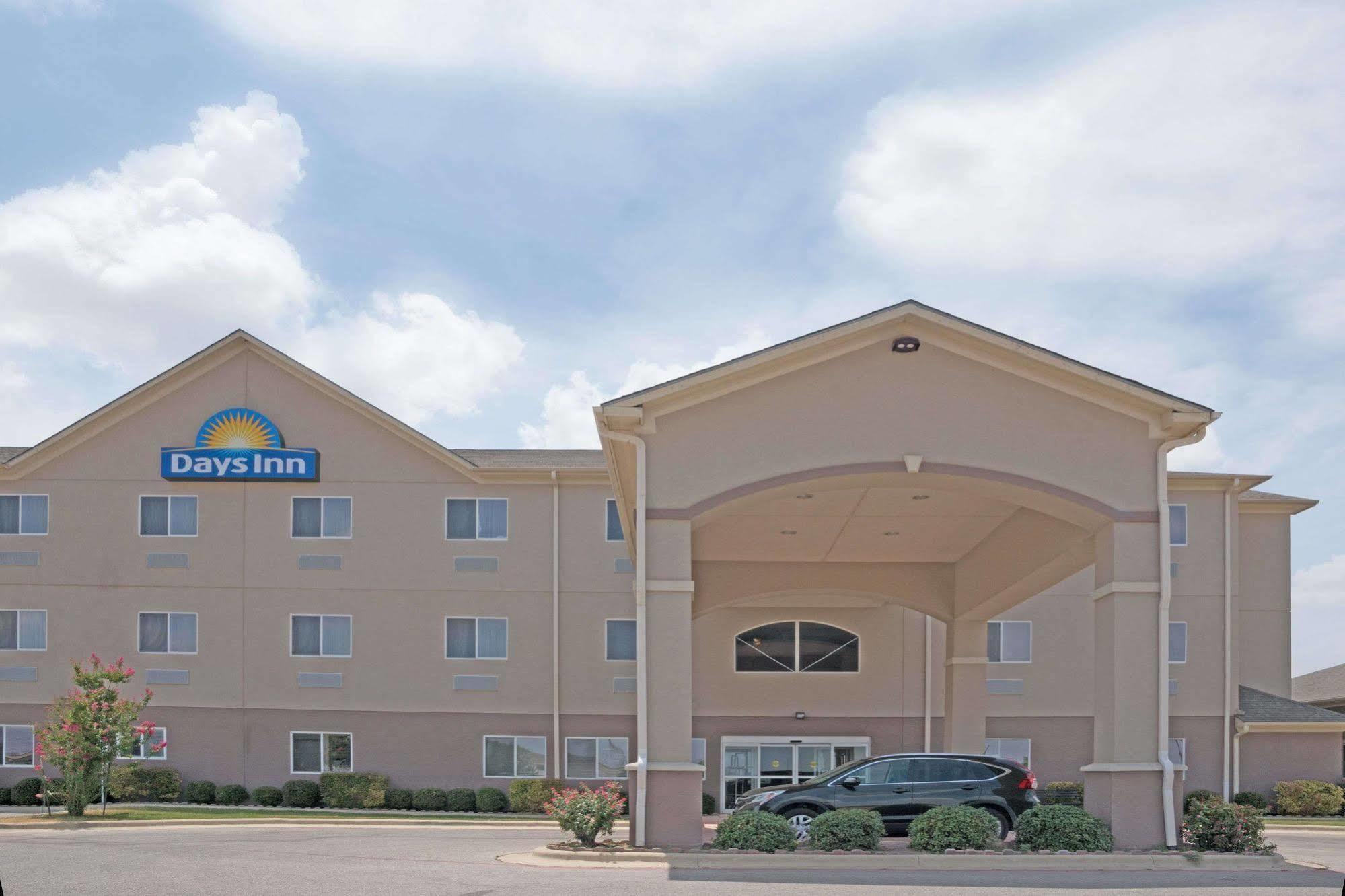 Days Inn By Wyndham Copperas Cove Exterior photo